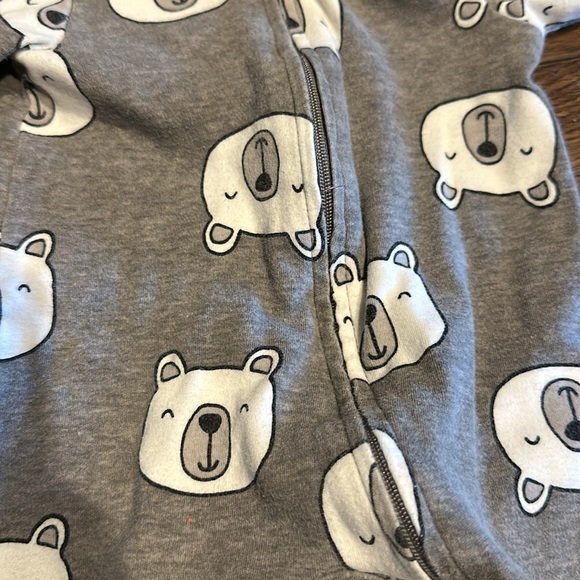 Carter’s bear pj - Picture 4 of 5